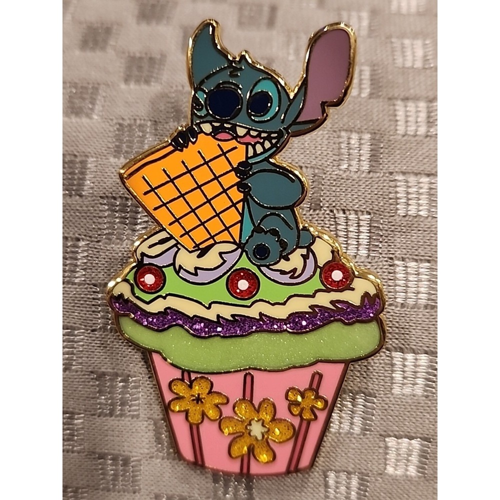 Disney Pin Stitch Cupcake Disneyland Paris Resort DLP DLRP Booster Enamel Pin